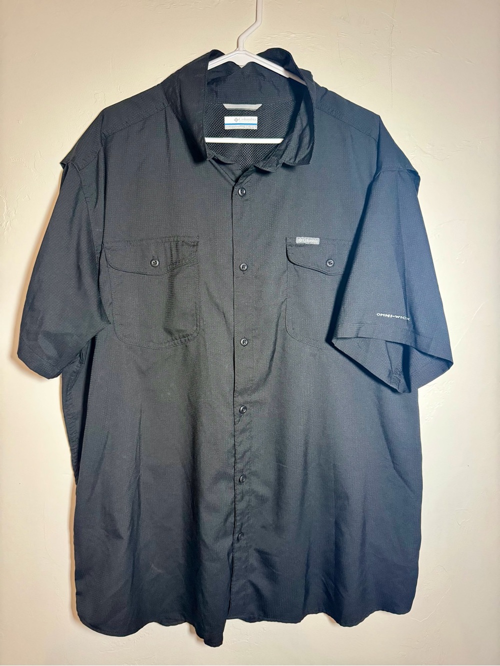 Columbia Men’s Black Short Sleeve Button-Down Shirt